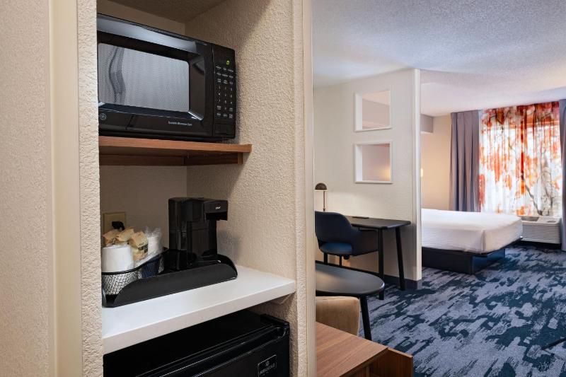 Deluxe King Room with Sofa Bed image 2
