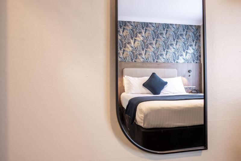 Double Room image 3