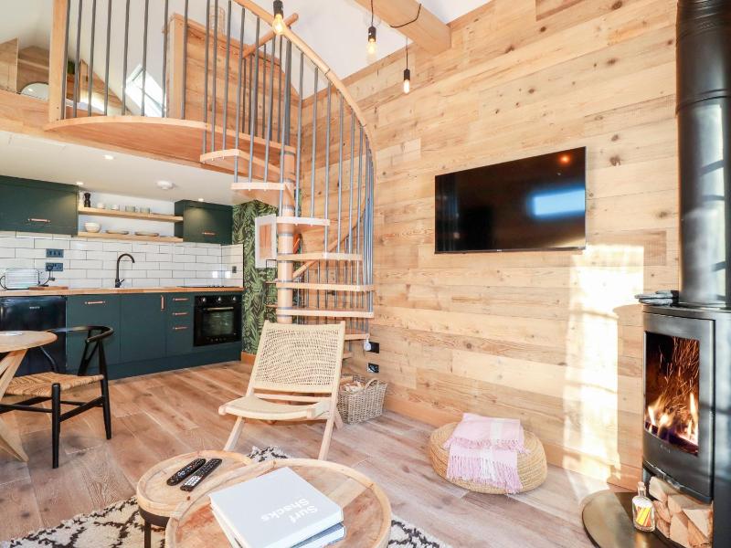 Little Beach Cabin - image 13