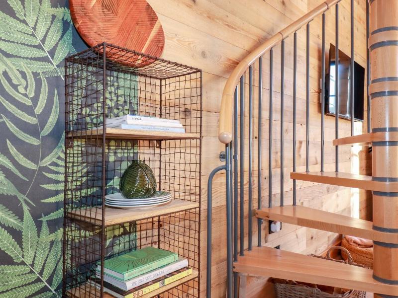 Little Beach Cabin - image 3