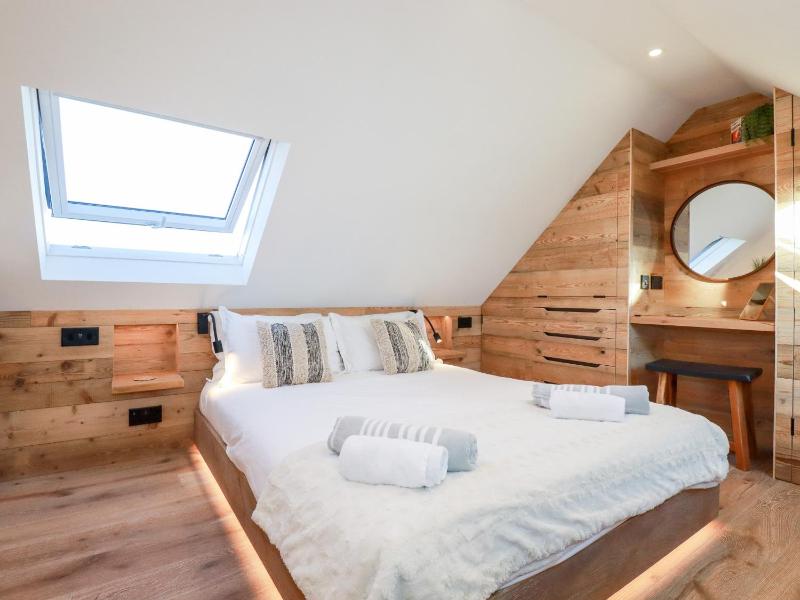 Little Beach Cabin - image 11