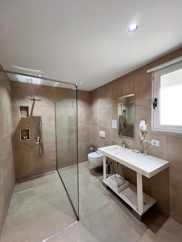 Double Room with Mountain View image 3