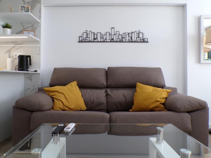Moderno Apartamento con Piscina y Bicicletas Gratis - image 2