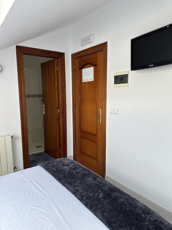Budget Single Room image 3