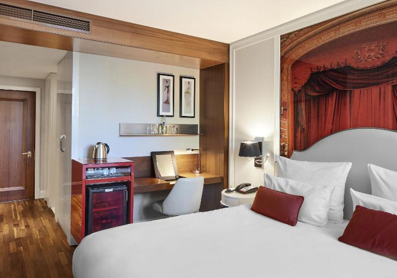 Classic Double Room image 3