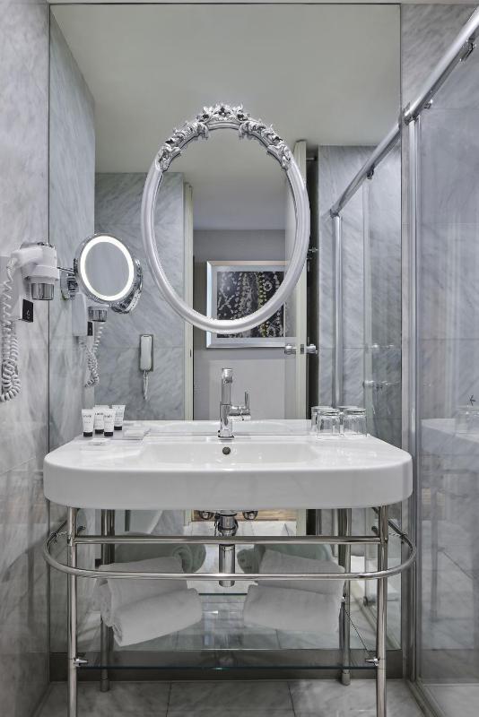 Classic Double Room image 1