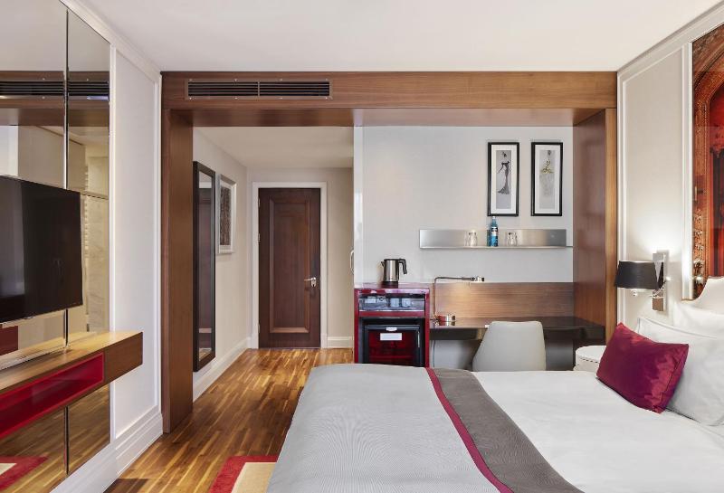 Superior Double Room image 4