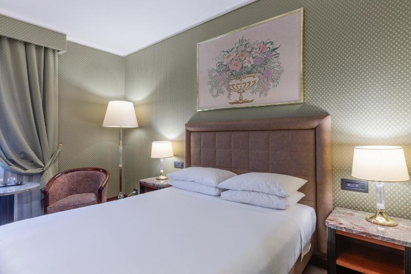 Deluxe Double Room image 1