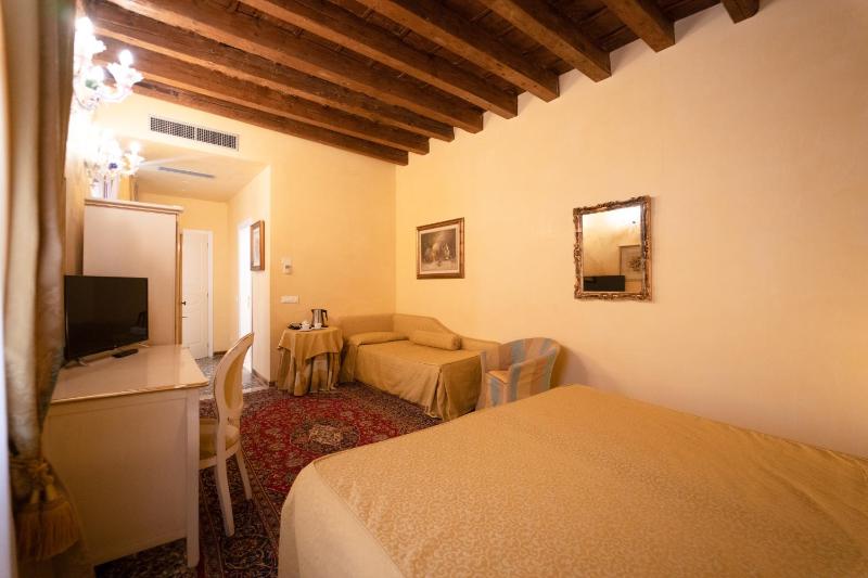 Triple Room image 2