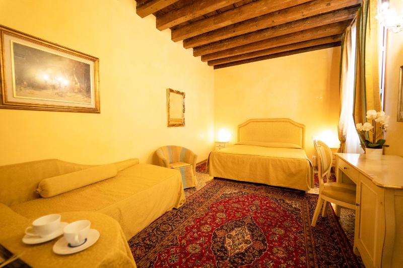 Triple Room image 3