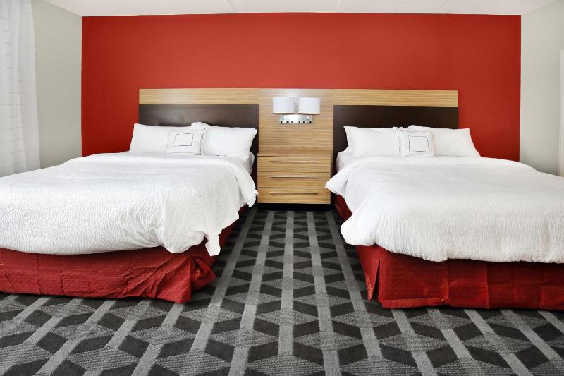 Studio with Two Queen Beds - Hearing Accessible image 1
