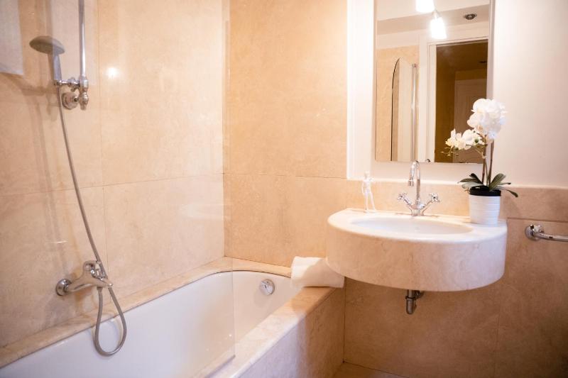 Double or Twin Room image 2