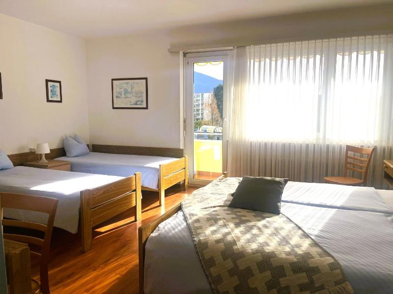 Quadruple Room with Balcony image 3