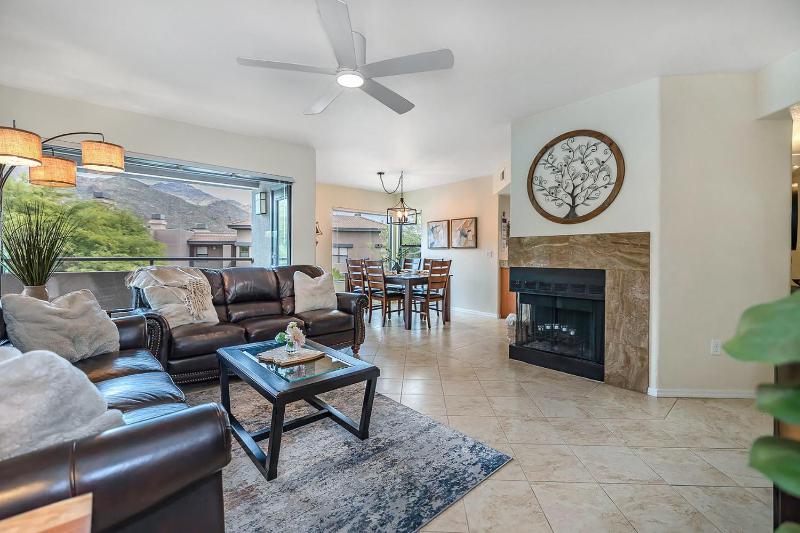 Spacious Tucson Retreat 3 King Beds PoolsSpas Mountain Views HikingGolf - image 42