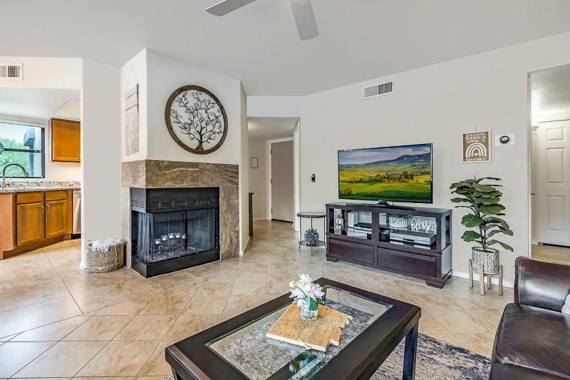 Spacious Tucson Retreat 3 King Beds PoolsSpas Mountain Views HikingGolf - image 2