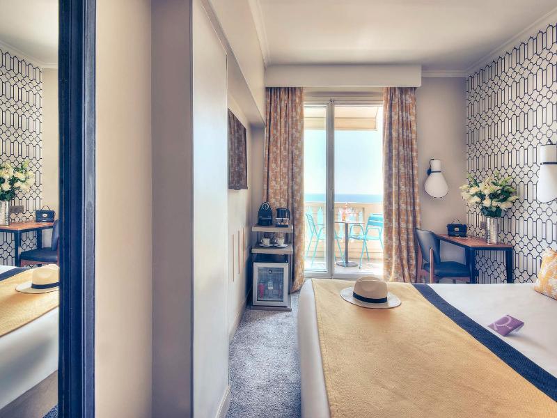 Superior Double Room with Ocean View image 3