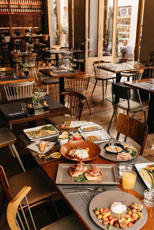 Deluxe Double Room image 4