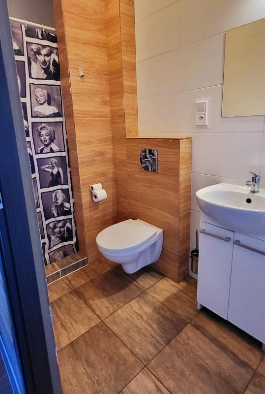 Single Room image 3