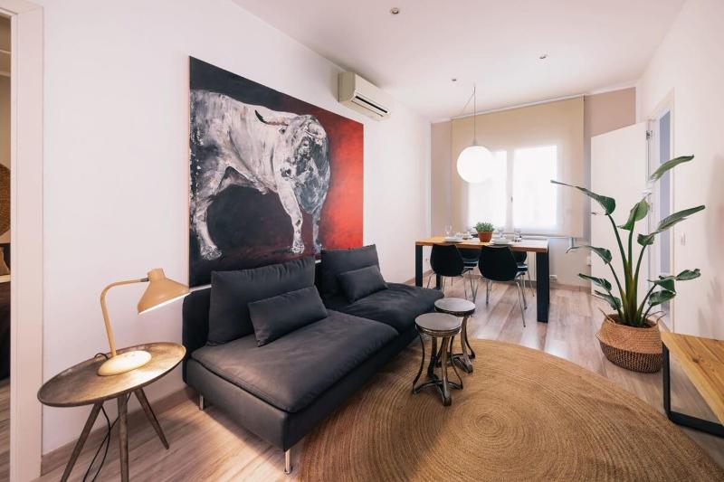 Comfortable 3-bedroom next to Sagrada Familia - image 10