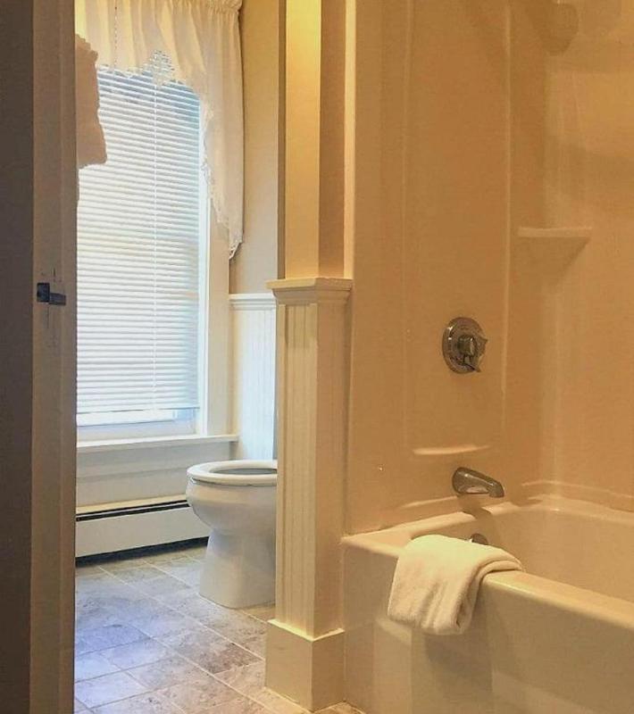 Deluxe King Suite image 1