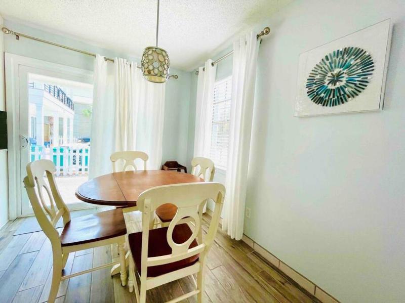 Sol Searching - Family Friendly Bungalow - image 27