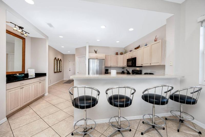 200 Harborview Grande - image 2