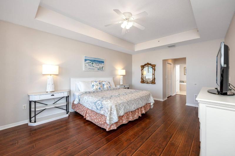 200 Harborview Grande - image 37