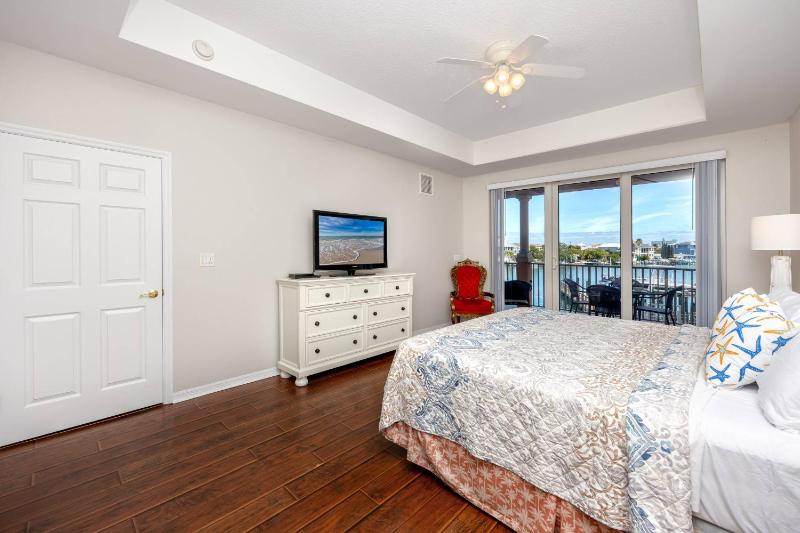 200 Harborview Grande - image 18