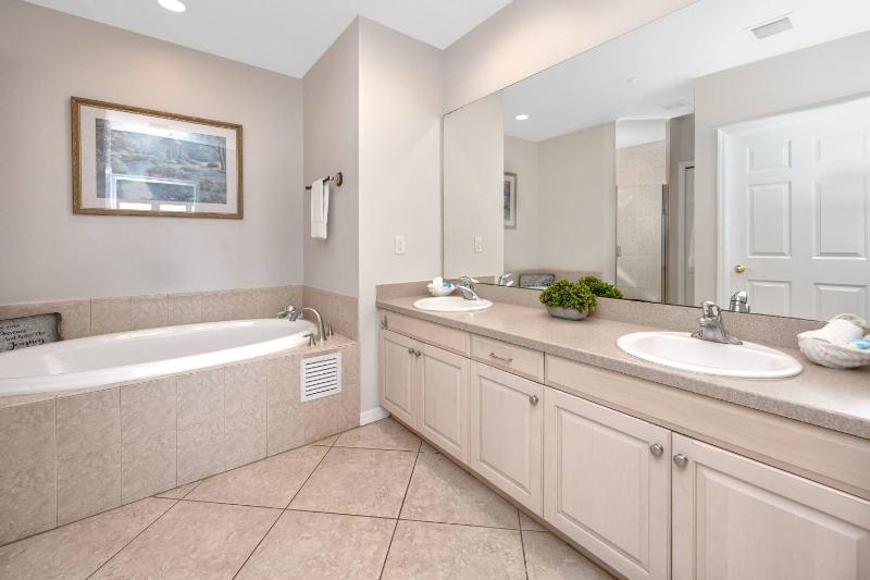 200 Harborview Grande - image 36