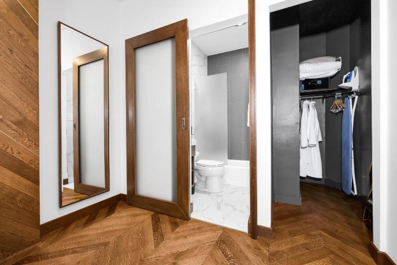 King Suite image 4
