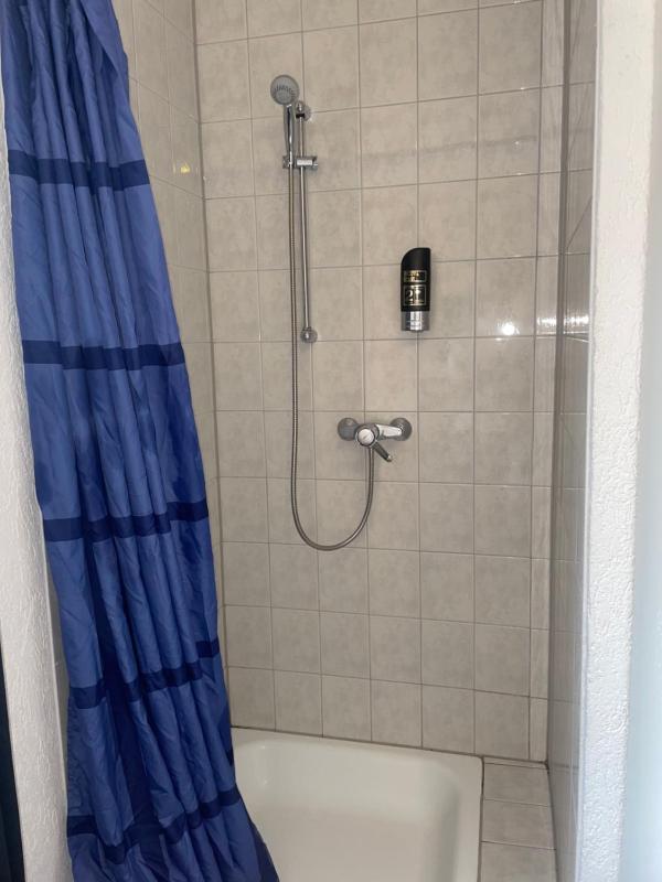 Single Room with Private External Bathroom image 3