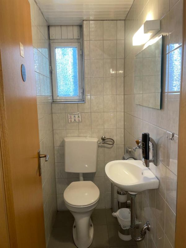 Single Room with Private External Bathroom image 2