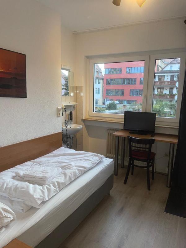 Single Room with Private External Bathroom image 4