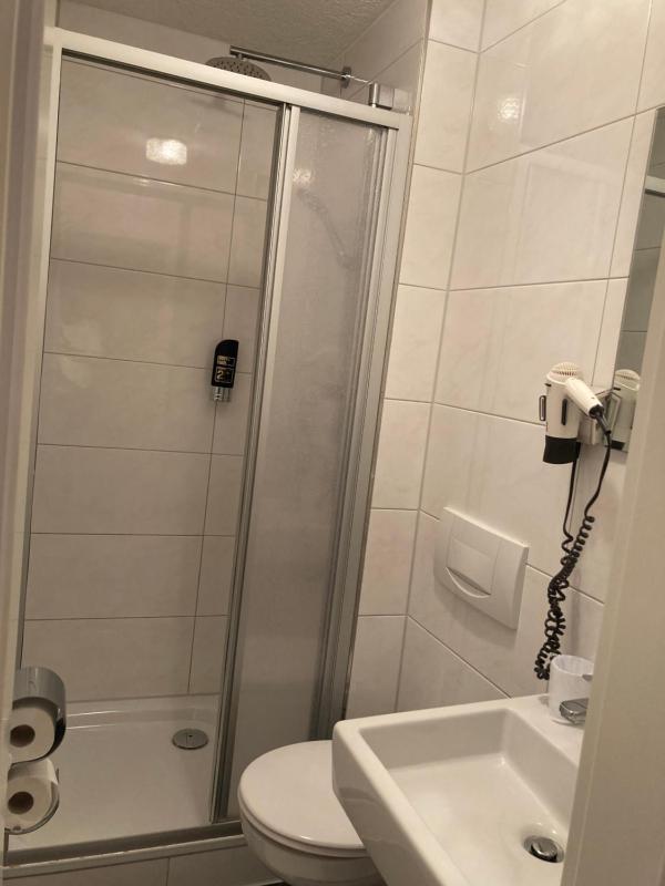 Double Room image 4