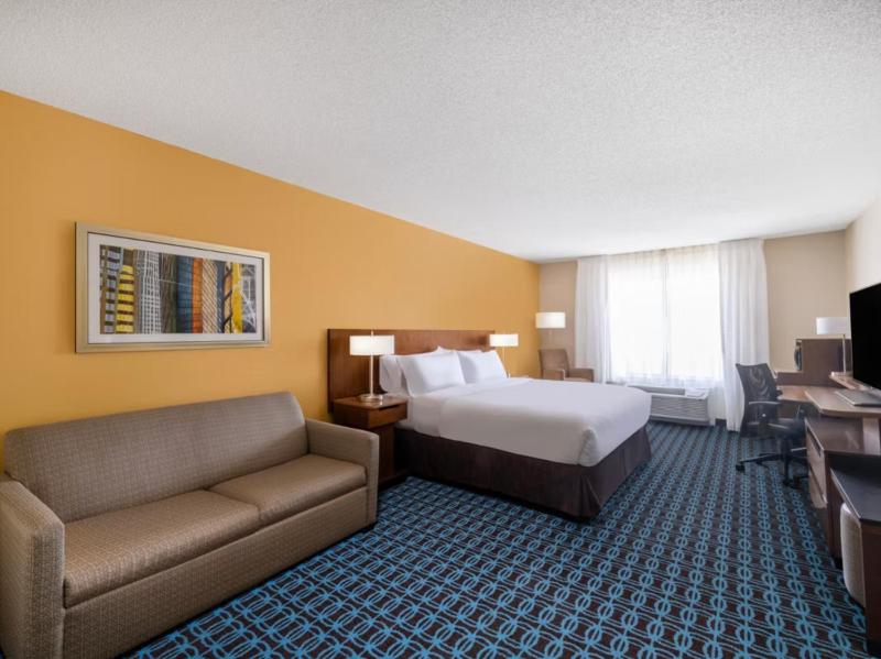 Standard King Room with Sofa Bed image 1