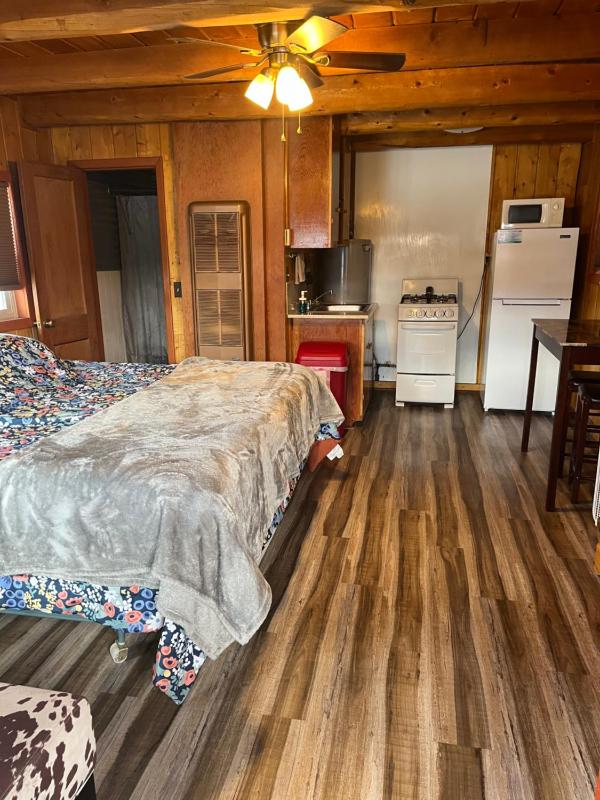 One-Bedroom Cottage image 4