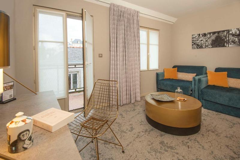 King Suite image 2
