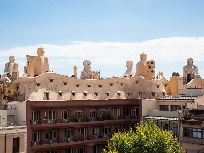 Three-Bedroom Penthouse with Terrace image 3