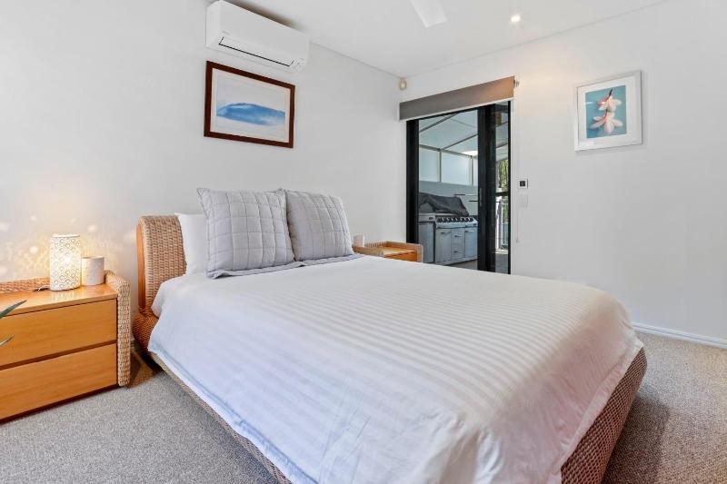 Laidback luxury living Noosa Heads - image 2