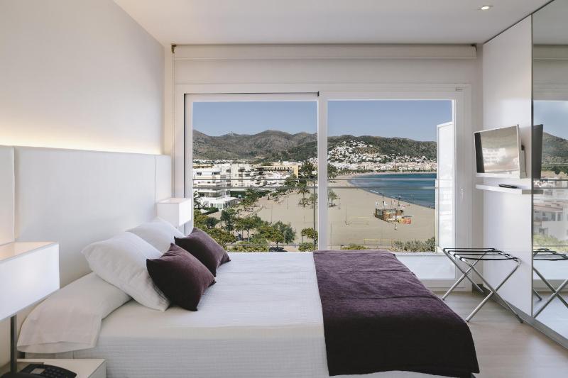 Premium Room with Partial Sea View image 1