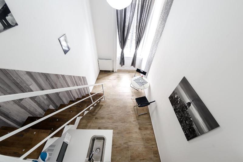 Rio's Stylish Central Flats - image 13