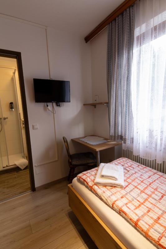 Standard Single Room image 4