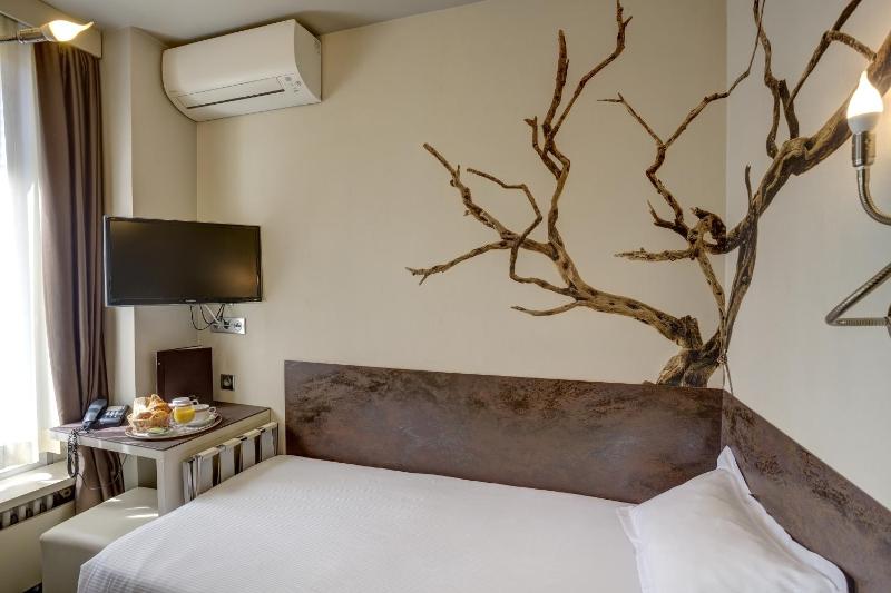 Small Single Room image 2