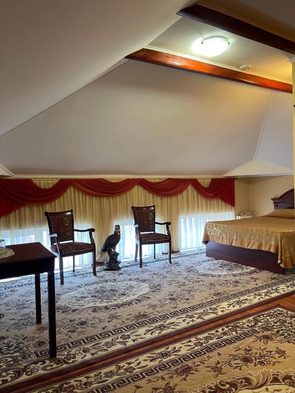 Double Room with Extra Bed image 1