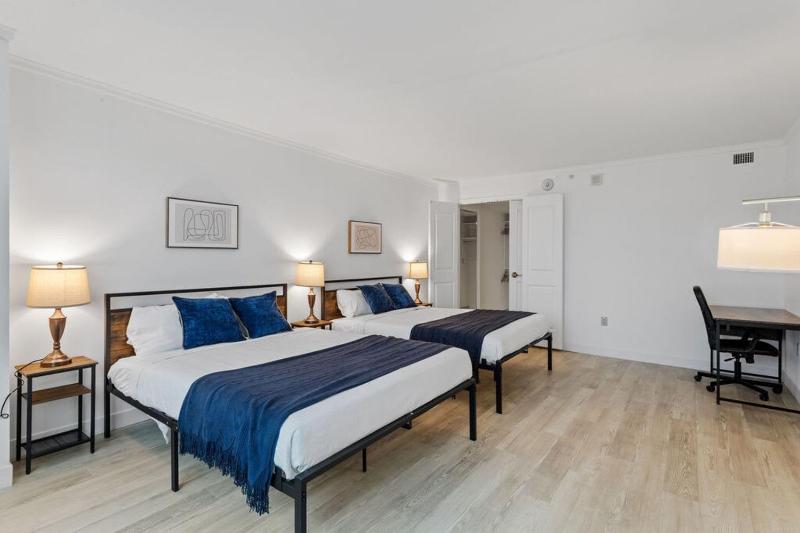Stylish 2BR 3BA CozySuites at Showboat Images