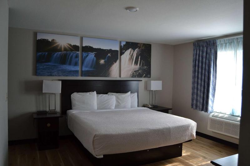 One-Bedroom Deluxe King Suite - Non-Smoking image 1