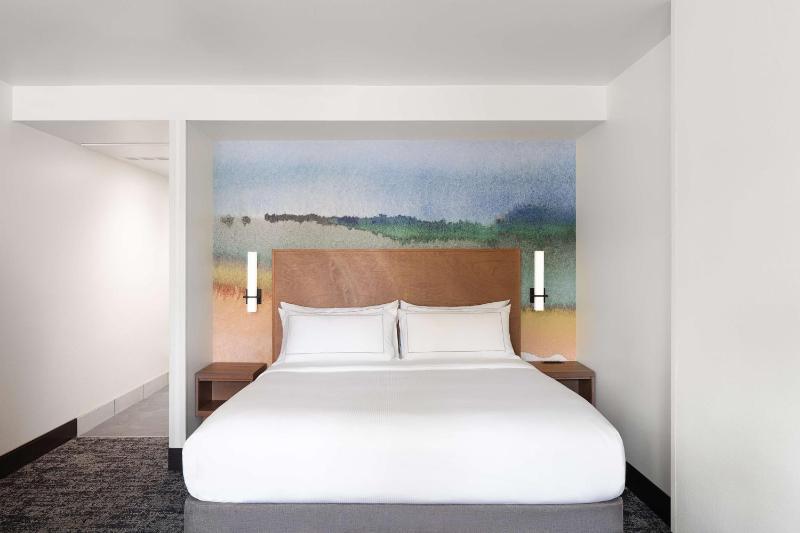 River's Edge Hotel Portland Tapestry Collection by Hilton - image 15
