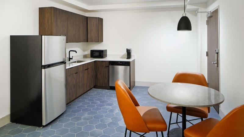 River's Edge Hotel Portland Tapestry Collection by Hilton - image 8