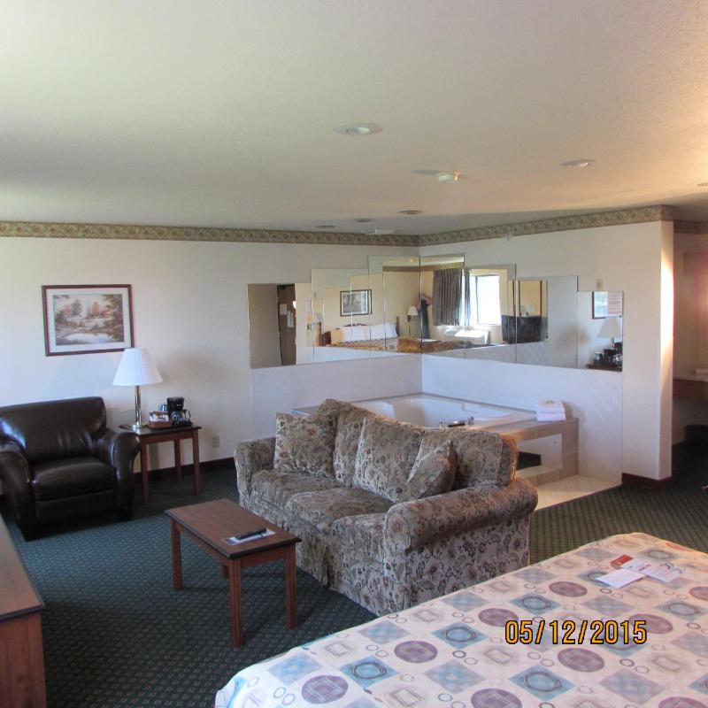 Deluxe King Studio Suite - Non-Smoking image 4