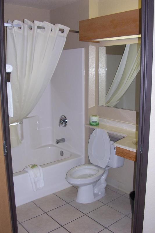 King Room - Non-Smoking image 3